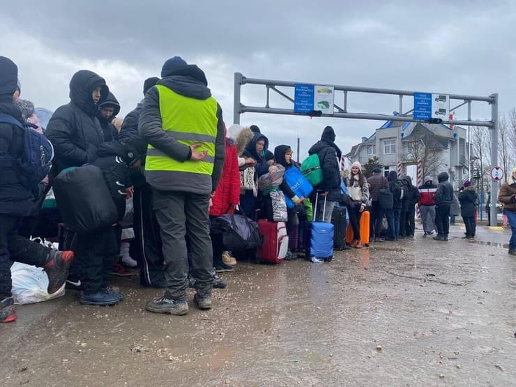 פליטים אוקראיניים בגבול אוקראינה עם מולדובה