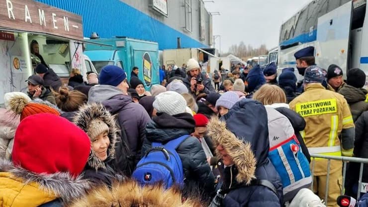 ביום ה-9 למחלחמה: אדיר ינקו שליח ynet וידיעות אחרונות, יצא לדבר עם פליטים אוקראינים בגבול פולין-אוקראינה
