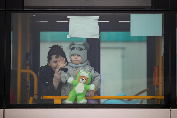 בוגדן בן השנתיים נאלץ להיפרד מאביו בגבול