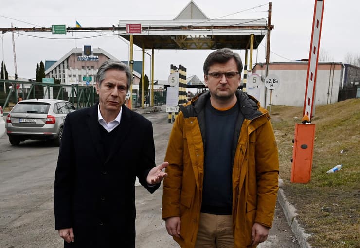 מזכיר המדינה אנתוני בלינקן עם שר החוץ האוקראיני דמיטרו קולבה פגישה בגבול אוקראינה פולין