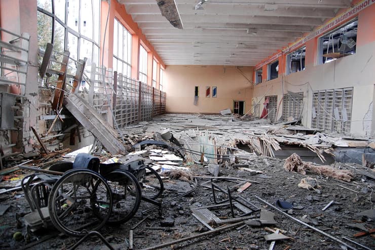 מרכז ספורט נהרס הרס נזק ב הפגזה הפגזות חרקוב אוקראינה מלחמה באירופה משבר