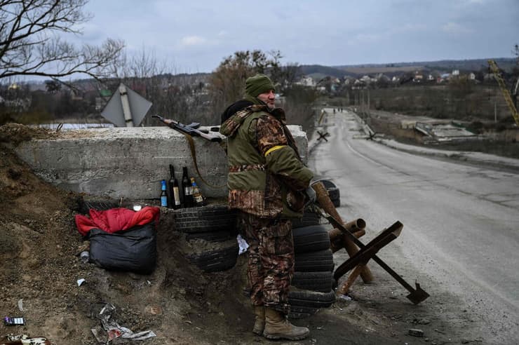 מחסום של צבא אוקראינה באזור סטויאנקה המקשר לאזור קייב מלחמה רוסיה 