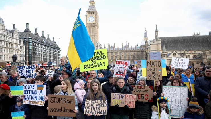 הפגנה בכיכר הפרלמנט בלונדון 