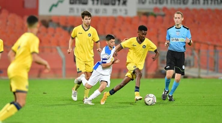 יעקב טסרה עם הכדור