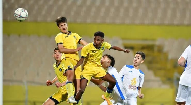 יעקב טסרה נוגח