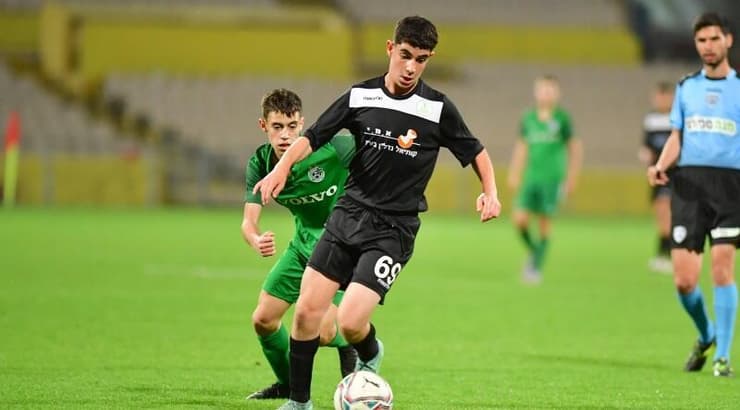 ליעד חן עם הכדור