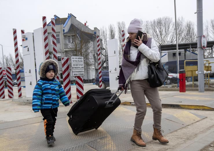 פלנקה פליטים אוקראינים חוצים את הגבול למולדובה משבר מלחמה רוסיה אוקראינה 