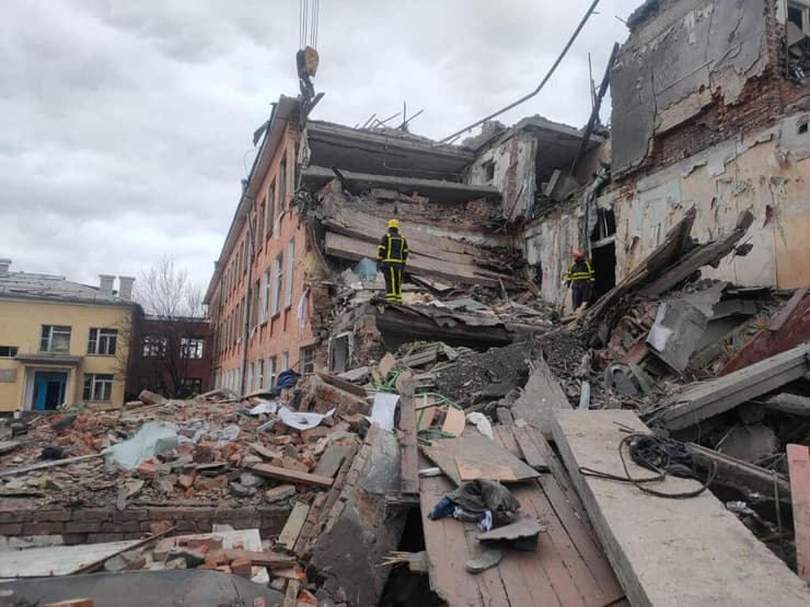 בניין בית ספר שנהרס כתוצאה מהפצצות של רוסיה, בצ'רנייב