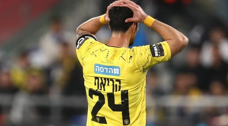 אופיר קריאף תופס את הראש