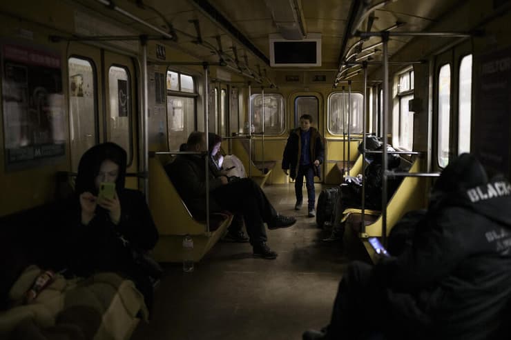 קרון רכבת משמש כ מקלט ב קייב אוקראינה משבר מלחמה באירופה פלישה