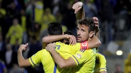 אורלנדו סה חוגג עם ערן זהבי (יניב גונן) אורלנדו סה חוגג עם ערן זהבי