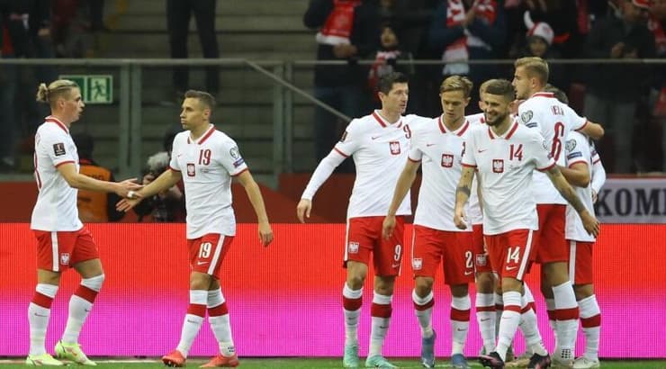 שחקני נבחרת פולין חוגגים (רויטרס) שחקני נבחרת פולין חוגגים