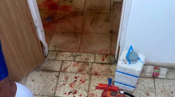 הדם בחדר ההלבשה