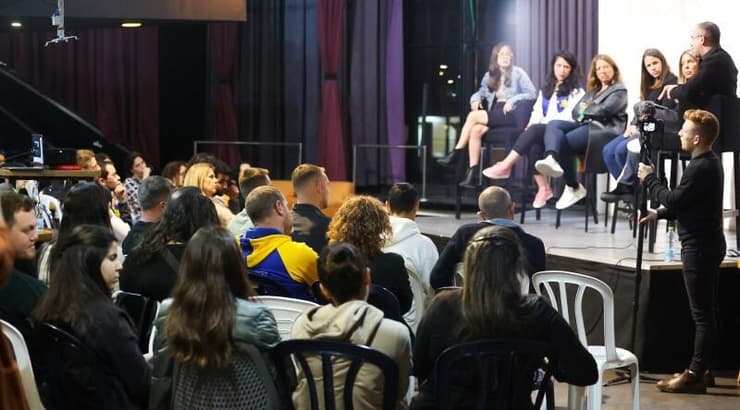 פאנל "נשים במרכז המגרש"