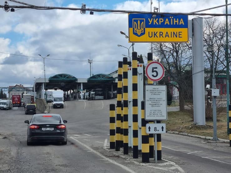 אדיר ינקו שליח ynet ו'ידיעות אחרונות' מדווח מגבול פולין-אוקראינה