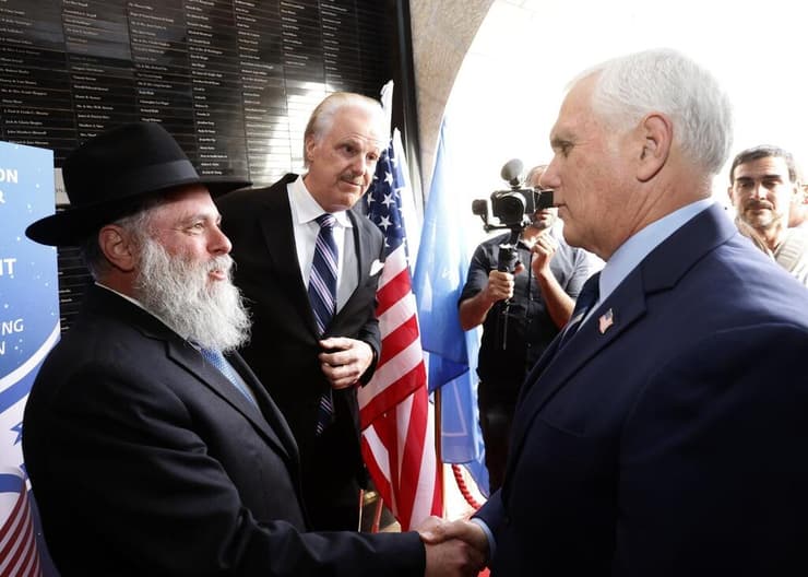 הרב מרקוביץ' נפגש עם מייק פנס, סגן נשיא ארה"ב לשעבר