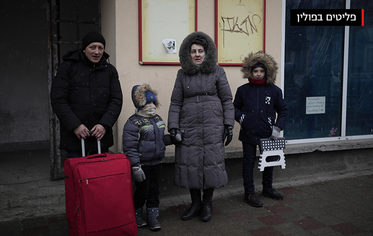 אנשים ש נמלטים מ ה פלישה של רוסיה ל אוקראינה משחקים   ב בית ספר ב דרוהוביץ' משבר מלחמה רוסיה אוקראינה 