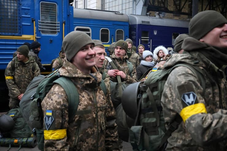 חיילים אוקראינים ברכבת  בלבוב 