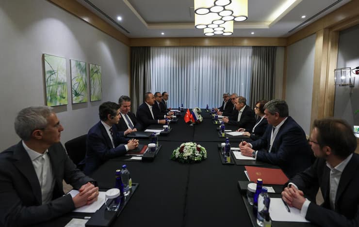מפגש בין סרגיי לברוב למבלוט צ'בושולו שר החוץ הטורקי 