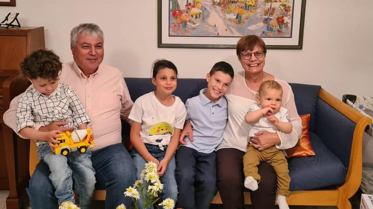 ירון גלבוע ומשפחתו