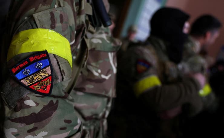 לוחמים מ בריטניה שהגיעו ל לבוב אוקראינה כדי להתנדב לצבא האוקראיני ב מלחמה נגד רוסיה 5 במרץ