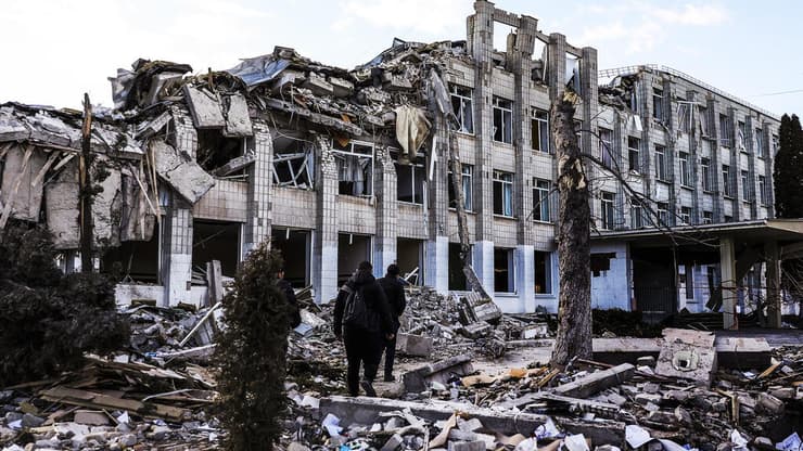  ז'יטומיר בניין בית ספר  הרוס בעקבות הפגזה 