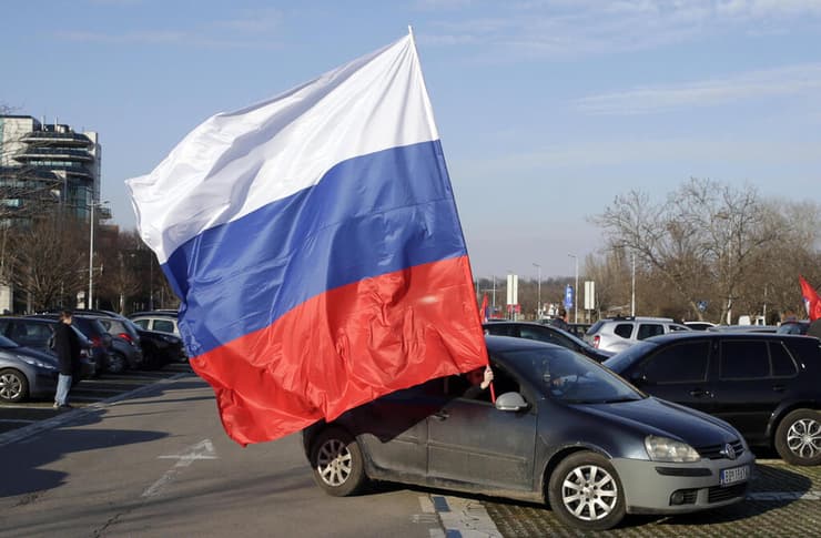 בלגרד סרביה שיירת רכבים  תמיכה ברוסיה  עצרת פרו רוסית 