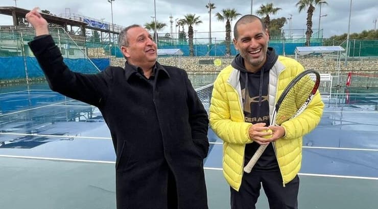 ח"כ סימון דוידסון ואנדי רם במגרש ברמת השרון (באדיבות אייל תעוז) ח"כ סימון דוידסון ואנדי רם במגרש ברמת השרון