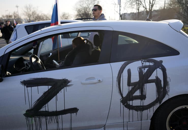 בלגרד סרביה שיירת רכבים  תמיכה ברוסיה  עצרת פרו רוסית 