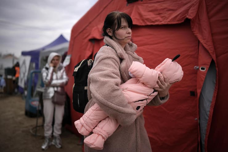 פליטים מאוקראינה בגבול סלובקיה