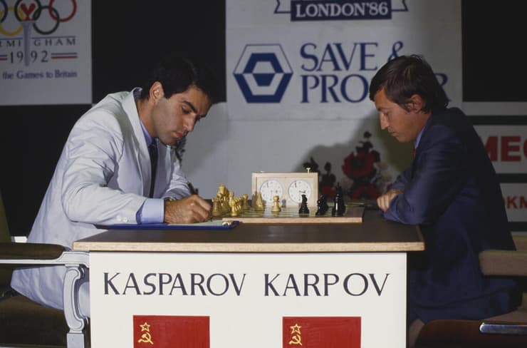 גארי קספרוב במשחק על אליפות העולם מול אנטולי קרפוב
