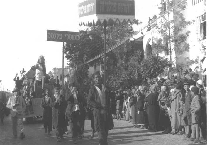 "יהדות פולניה", "מחוסרי פרנסה". שלטים בעדלאידע בתל אביב ב-1934