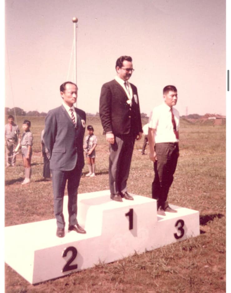 הנרי הרשקוביץ נושא את דגל ישראל בטקס הפתיחה של אולימפיאדת מינכן 1972