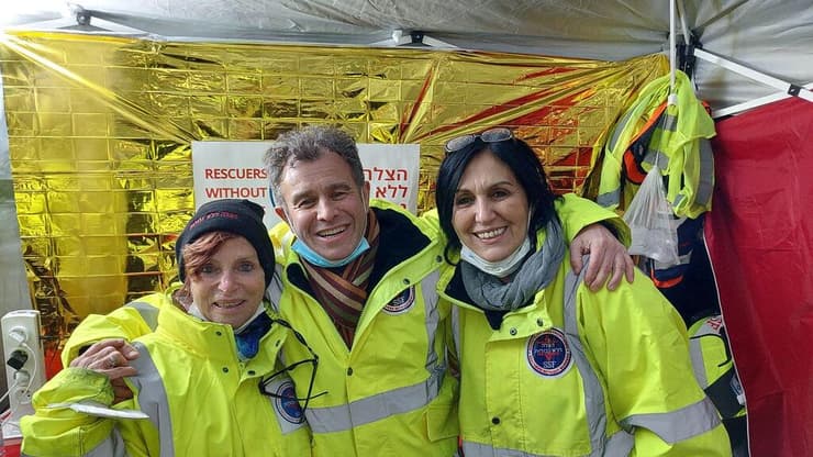 מתאמי השתלות ישראלים מתנדבים סיוע לפליטים מאוקראינה
