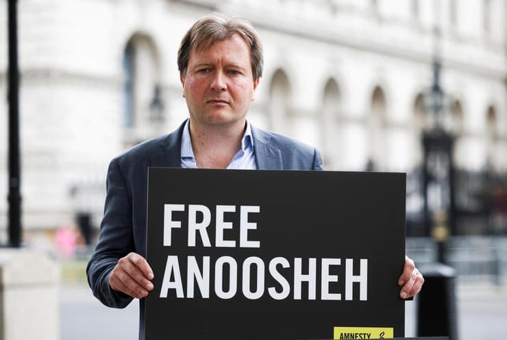בריטניה ריצ'רד רטקליף קורא לשחרר גם את אנושה אשורי מ הכלא ב איראן