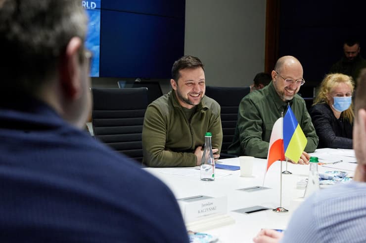 נשיא אוקראינה ולדימיר זלנסקי  ו ראש הממשלה דניס שמיהל משבר מלחמה רוסיה אוקראינה 