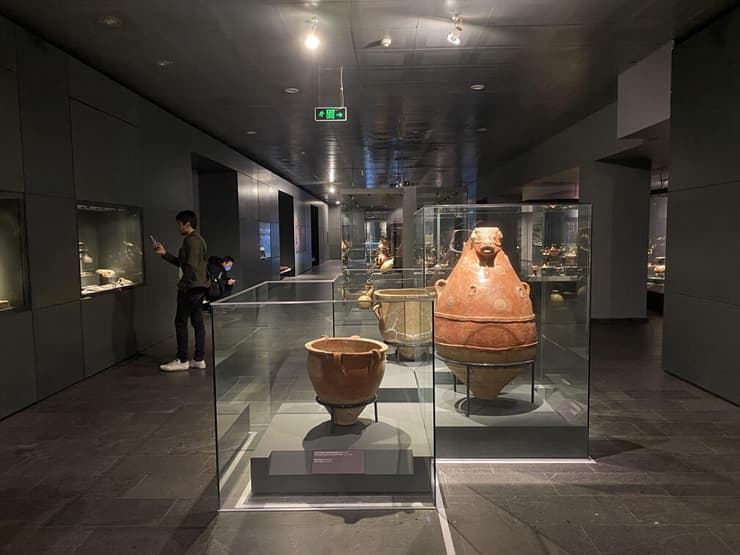 מוצגים מהתקופה החתית במוזיאון ההיסטוריה בקייסרי