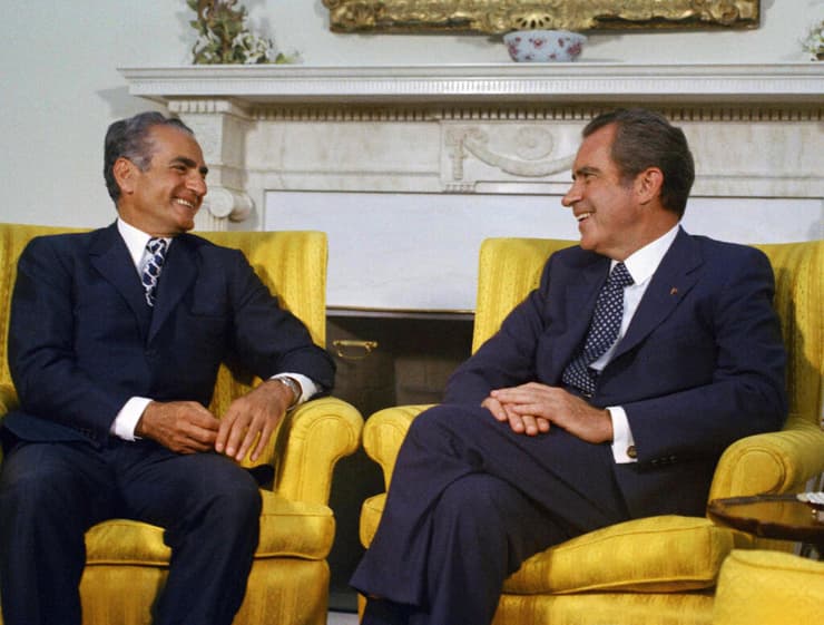 השאה של איראן, מוחמד רזא שאה פהלווי (משמאל), לצד נשיא ארה"ב ריצ'רד ניקסון ב-1973