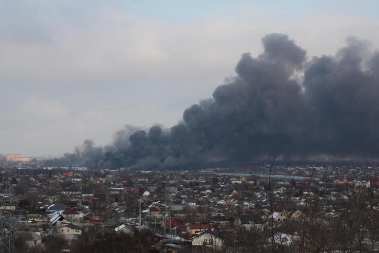 עשן מ הפגזות תקיפות הפצצות ב חרקוב אוקראינה מלחמה באירופה משבר רוסיה פלישה