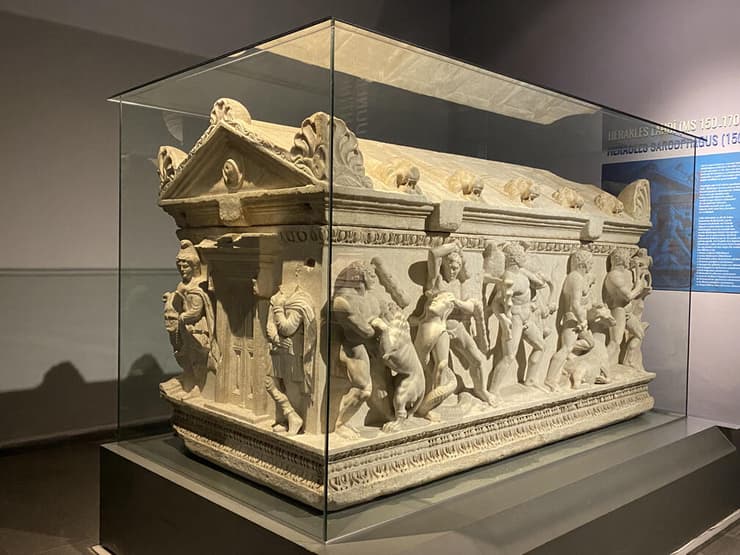 סרקופג מהתקופה ההלינסטית במוזיאון ההיסטוריה בקייסרי