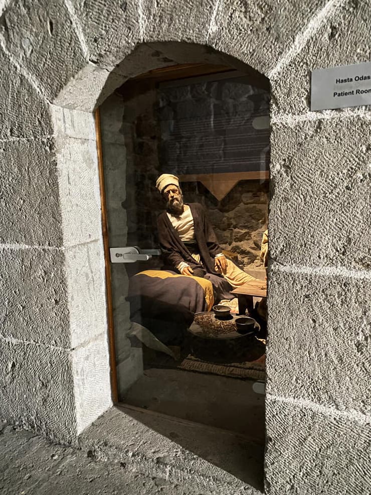 תאי השהייה לחולי נפש במוזיאון ההיסטוריה הרפואית בקייסרי