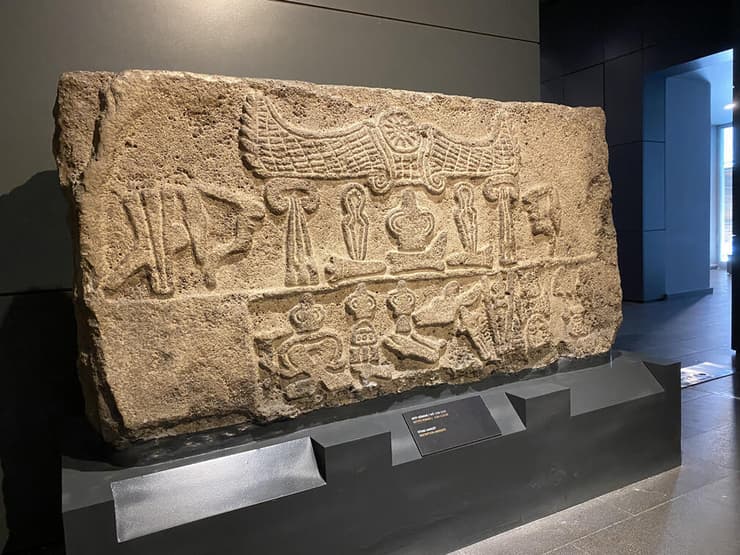 מוצג מהתקופה החתית במוזיאון ההיסטוריה בקייסרי