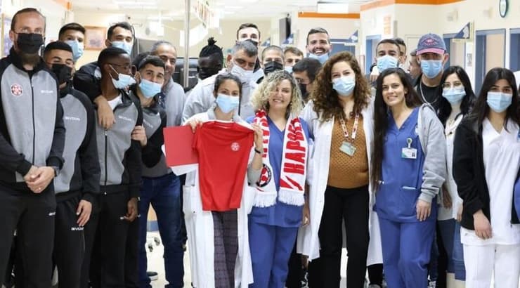 שחקני נוף הגליל בביקור בביה"ח העמק בעפולה (מערכת ONE) (דוברות הקבוצה) שחקני נוף הגליל בביקור בביה"ח העמק בעפולה (מערכת ONE)