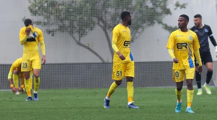 שחקני בני ריינה מאוכזבים (שחר גרוס) שחקני בני ריינה מאוכזבים