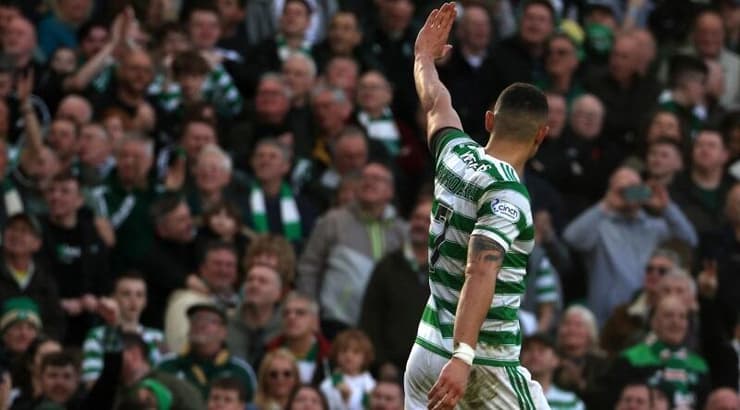 גיאורגיוס יאקומאקיס חוגג