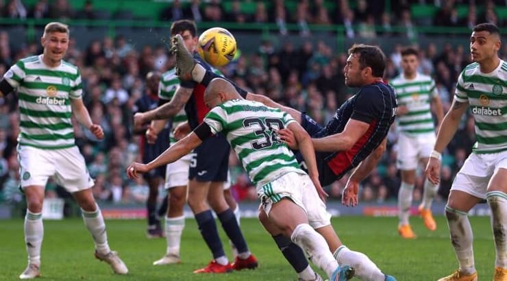 מהאדה נוגח לשער