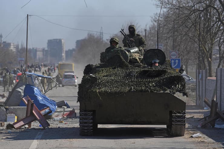 מריופול אוקראינה טנק טנקים פרו רוסים צבא רוסיה מלחמה באירופה משבר