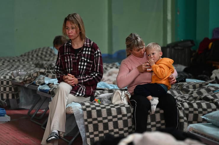 פליטים מ מריופול אוקראינה בעיר טאגאנרוג ב רוסיה