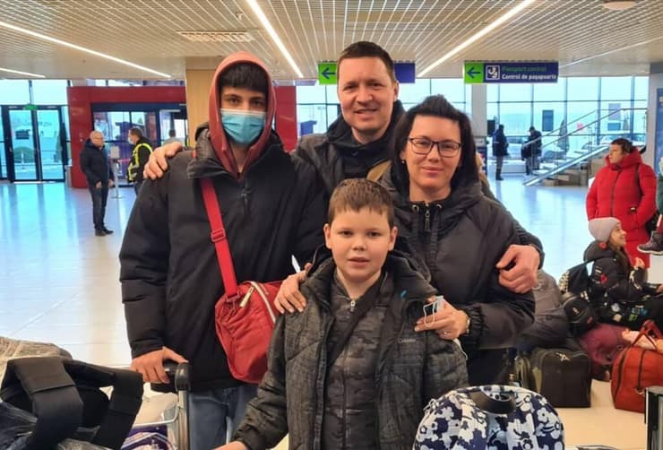 משפחת שבצ׳וק-קמל בשדה התעופה בקישינב הבוקר נרגשים בדרך לישראל. 