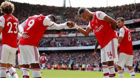 פייר אמריק אובמיאנג חוגג עם אלכסנדר לקאזט